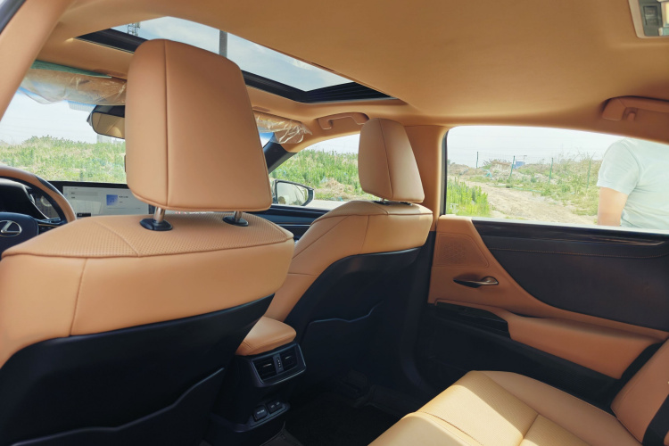 雷克萨斯ES 2023款 200 卓越版中控内饰21