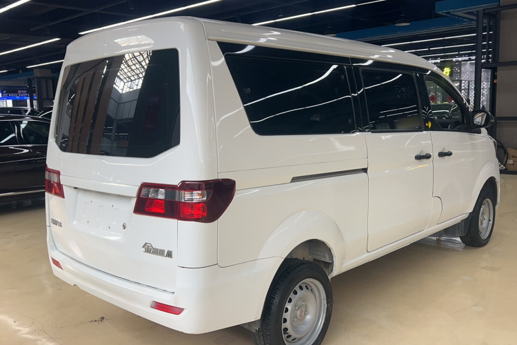 金杯 金海狮M经典 2024款 1.5L 工程狮客车 6座车身外观6003