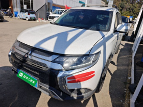 三菱 欧蓝德 2020款 2.4L 四驱致享版 5座