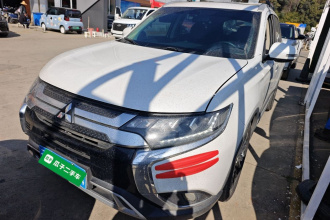 三菱 欧蓝德 2020款 2.4L 四驱致享版 5座