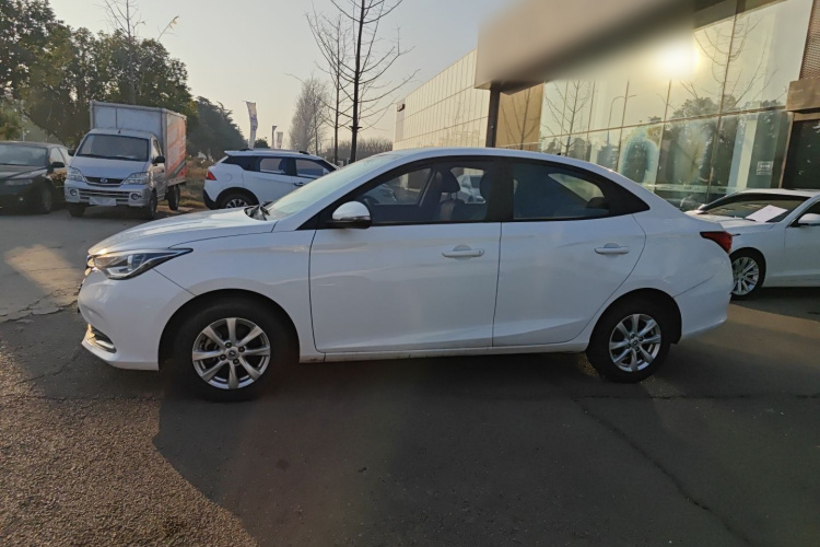 长安 悦翔 2019款 1.5L DCT 联动云版车身外观4