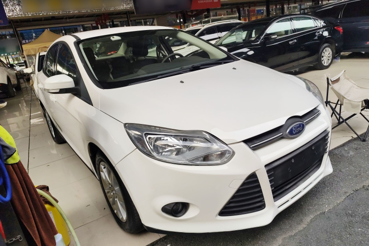 福特 福克斯 2012款 三厢 1.6L 自动舒适型车身外观3