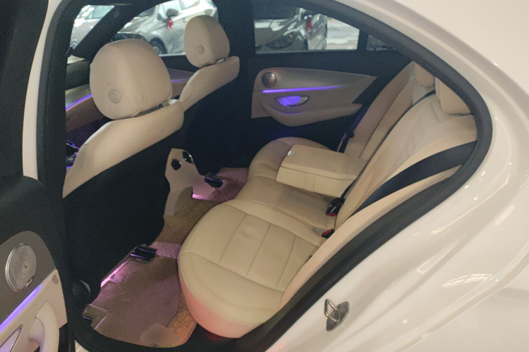 奔驰E级 2017款 E 200 运动型 4MATIC中控内饰7004