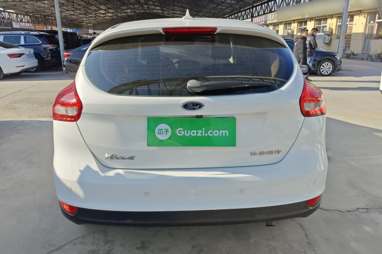 福特 福克斯 2018款 两厢经典 1.6L 自动风尚型智行版车身外观6