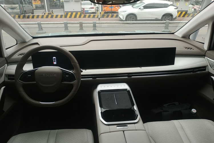 上汽大通MAXUS 大家7 2024款 605km 森林加长续航版中控内饰7002