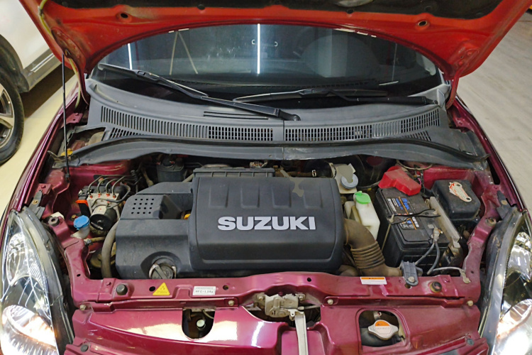 铃木 雨燕 2013款 1.5L 自动20周年限量版机舱底盘24