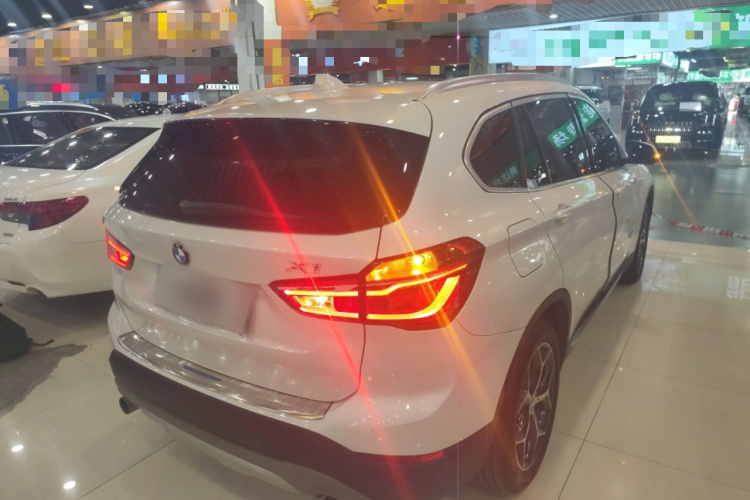 宝马X1 2018款 xDrive20Li 尊享型车身外观7