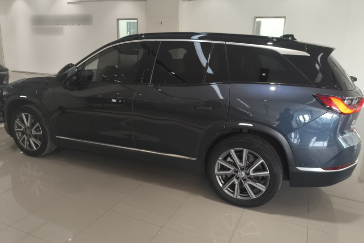 蔚来ES8 2020款 580KM 六座版车身外观4