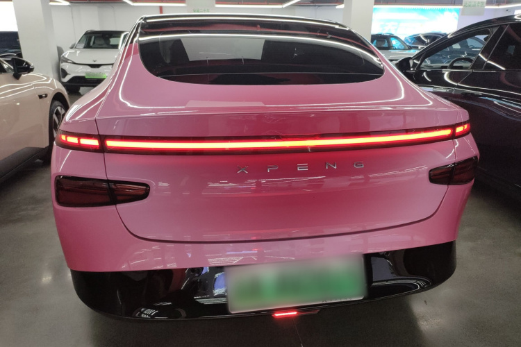 小鹏P7 2023款 P7i 702 Pro车身外观6