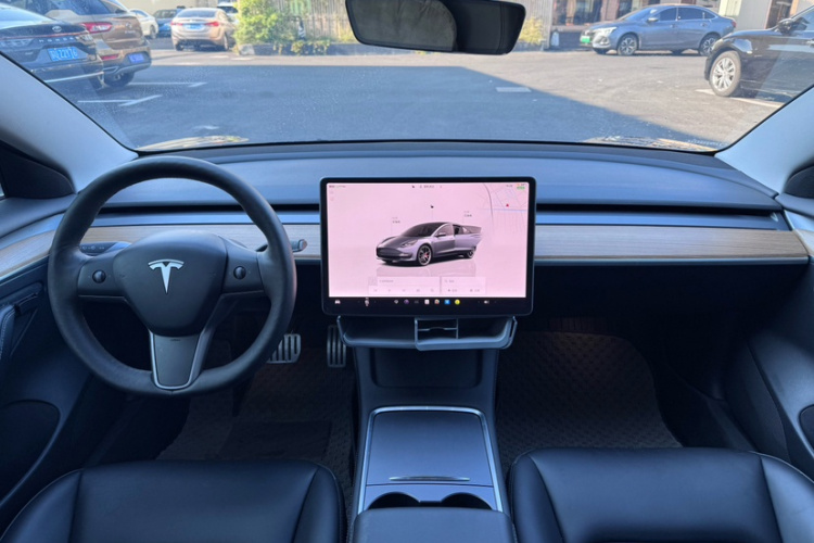 特斯拉 Model 3 2022款 Performance高性能全轮驱动版中控内饰7002