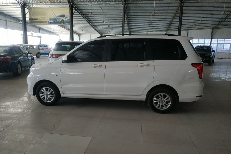 五菱汽车 五菱宏光 2018款 1.5L S舒适型L2B车身外观4