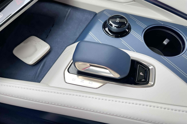 极氪001 2025款 WE版 100kWh 后驱中控内饰7005