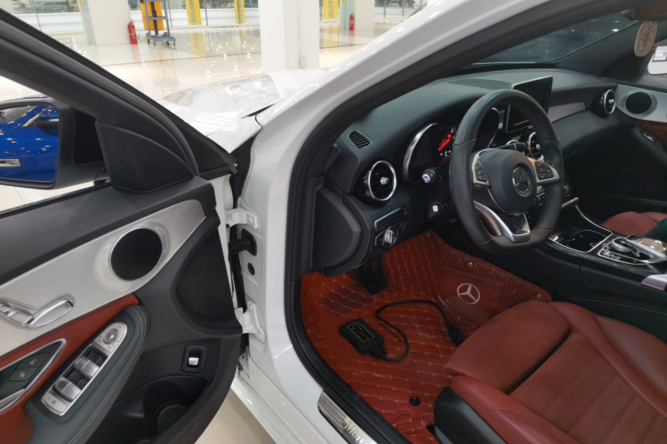 奔驰C级 2017款 改款 C 200 运动版中控内饰7003