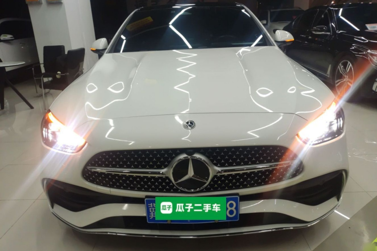 奔驰C级 2022款 C 260 L 运动版车身外观2