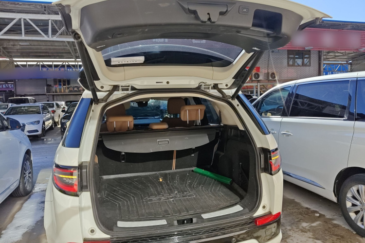 路虎 发现运动版 2024款 性能科技版机舱底盘23