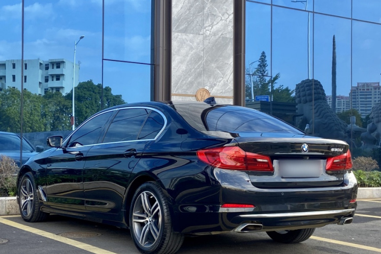 宝马5系 2019款 530Li 领先型 豪华套装车身外观6010
