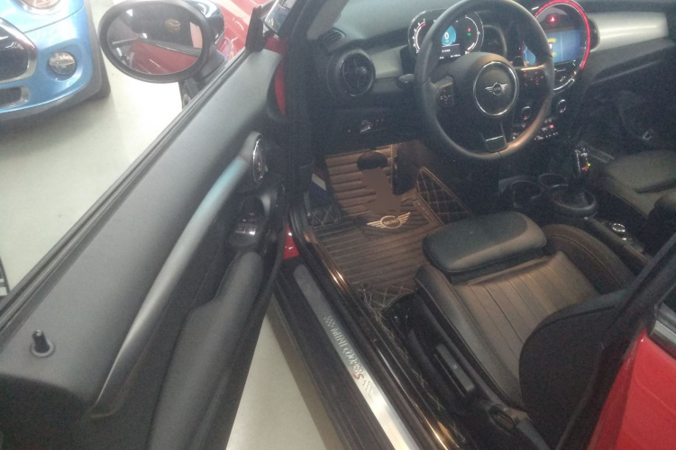 MINI 2023款 2.0T COOPER S 艺术家中控内饰20