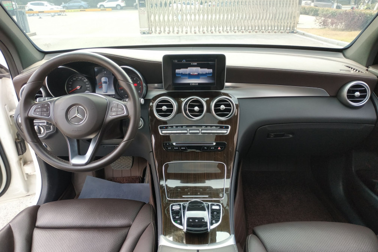 奔驰GLC 2019款 改款 GLC 260 L 4MATIC 豪华型中控内饰7002