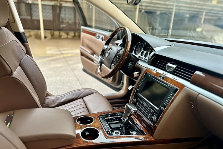 大众 辉腾 2014款 3.0L 行政型中控内饰7007