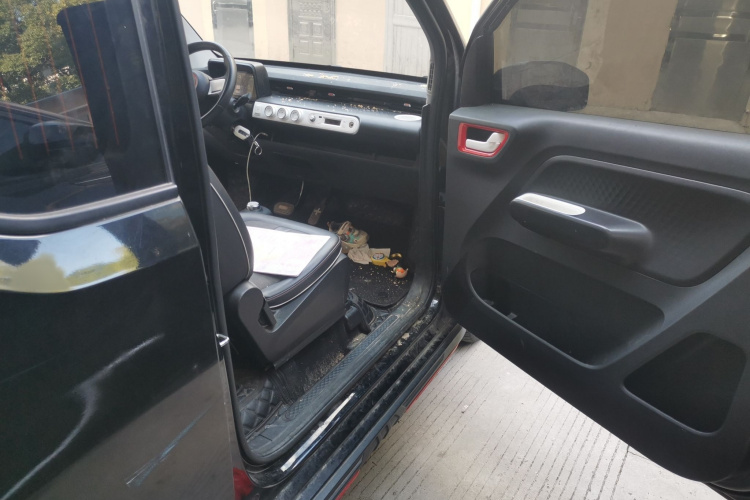 五菱汽车 宏光MINIEV 2022款 GAMEBOY 200km 玩咖款 磷酸铁锂局部细节9005