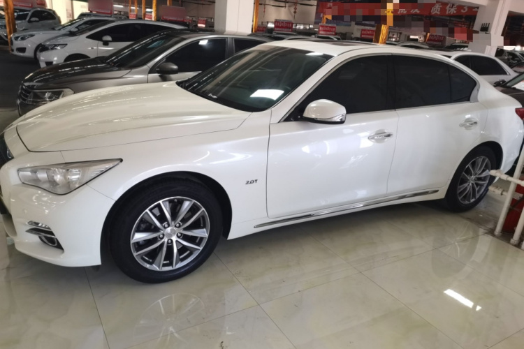英菲尼迪Q50L 2016款 2.0T 舒适版车身外观4