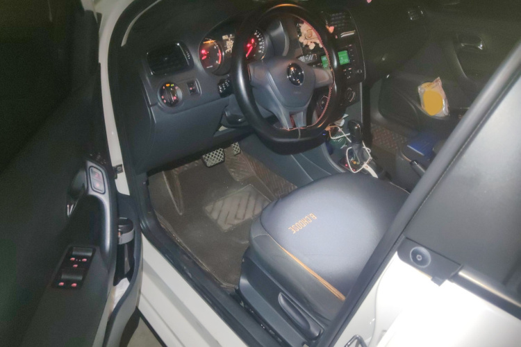 大众 Polo 2014款 1.4L 自动舒适版中控内饰7003