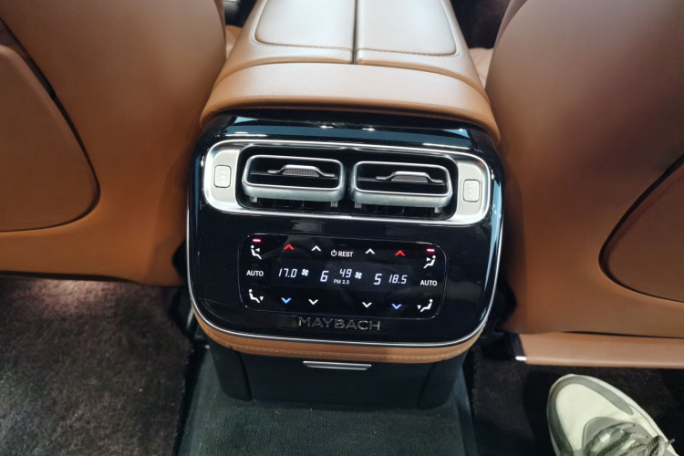 奔驰 迈巴赫S级 2022款 S 480 4MATIC 智臻特别版中控内饰7015