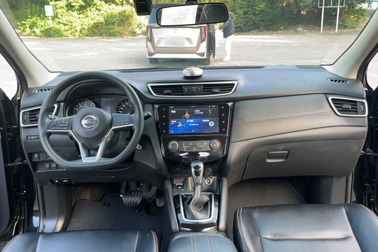 日产 逍客 2019款 2.0L CVT智享版中控内饰7005