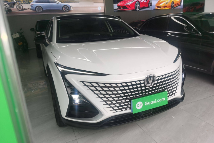 长安UNI-T 2020款 1.5T 尊贵型车身外观6002