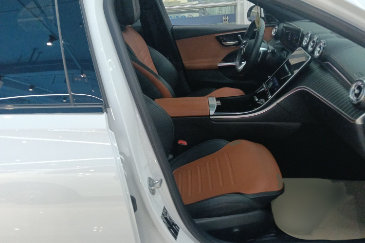 奔驰C级 2022款 改款 C 260 L 运动版局部细节41