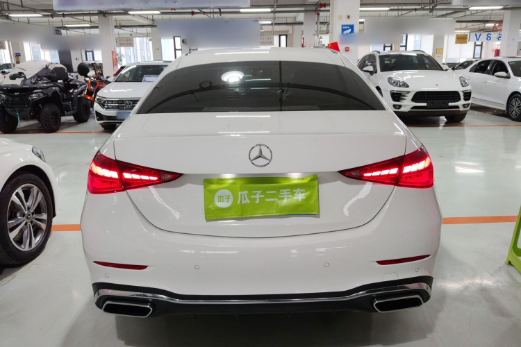 奔驰C级 2022款 改款 C 200 L 运动版车身外观6