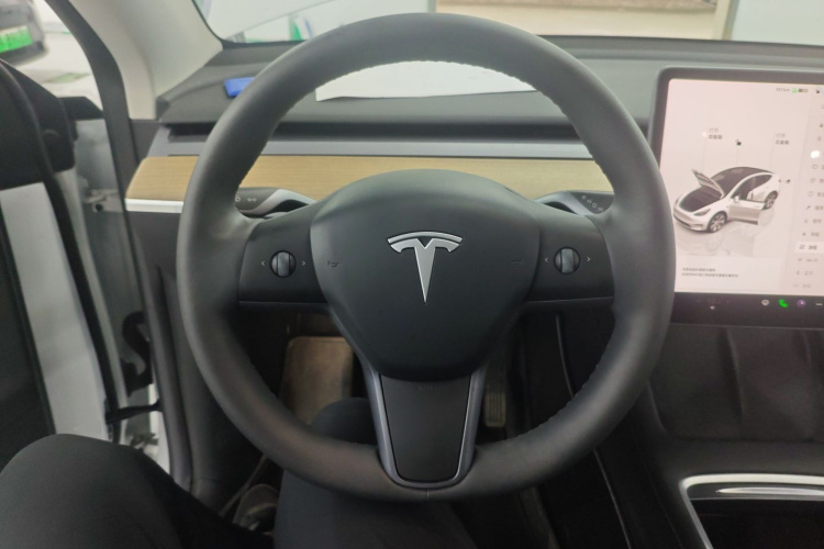 特斯拉 Model Y 2022款 改款 后轮驱动版中控内饰13