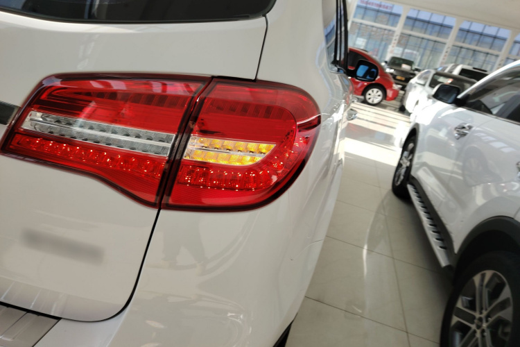 哈弗H8 2015款 2.0T 两驱舒适型车身外观9