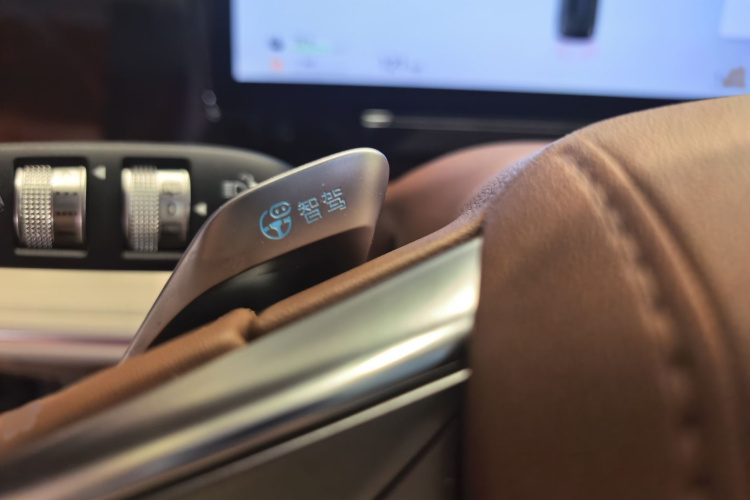 比亚迪 夏 2025款 DM-i 1.5T 180km 超越型局部细节9003