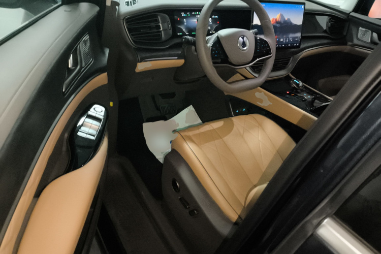 腾势D9 2022款 DM-i 1040 尊贵型中控内饰7003