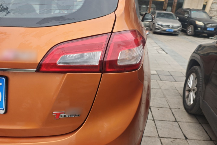 北汽威旺S50 2016款 1.5T CVT欢动尊贵型车身外观9