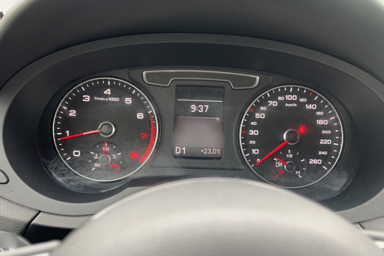 奥迪Q3 2018款 30周年年型 30 TFSI 时尚型局部细节14