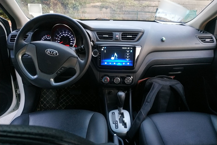 起亚K2 2015款 三厢 1.4L AT GLS中控内饰7002