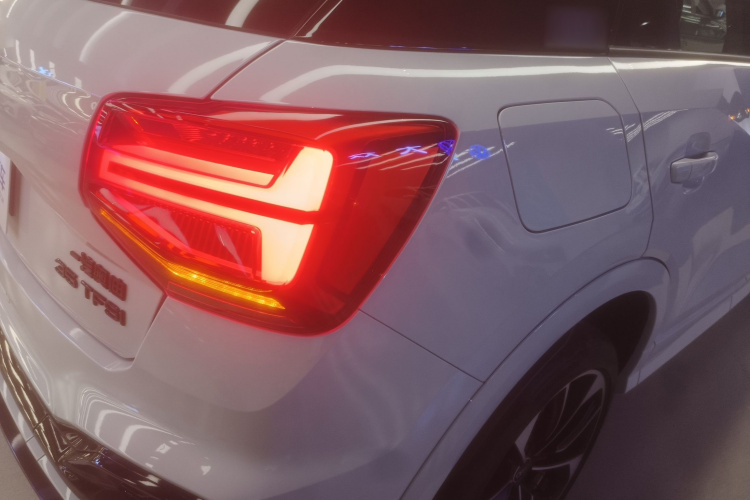 奥迪Q2L 2024款 35TFSI 豪华动感型车身外观9