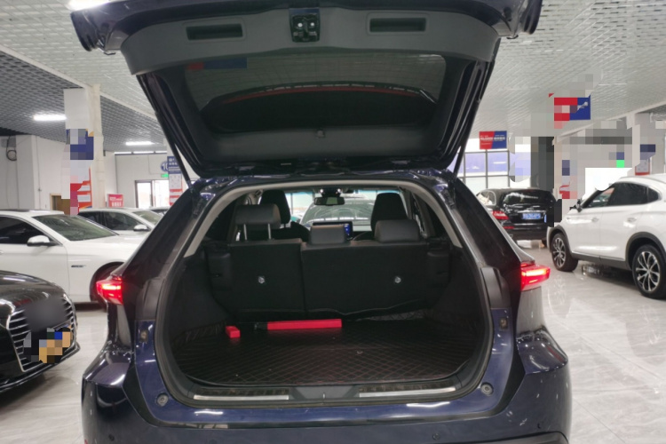 丰田 凌放HARRIER 2022款 双擎 2.5L CVT四驱尊享版机舱底盘23