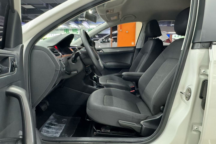 大众 桑塔纳 2017款 浩纳 1.6L 自动风尚版车身外观6004