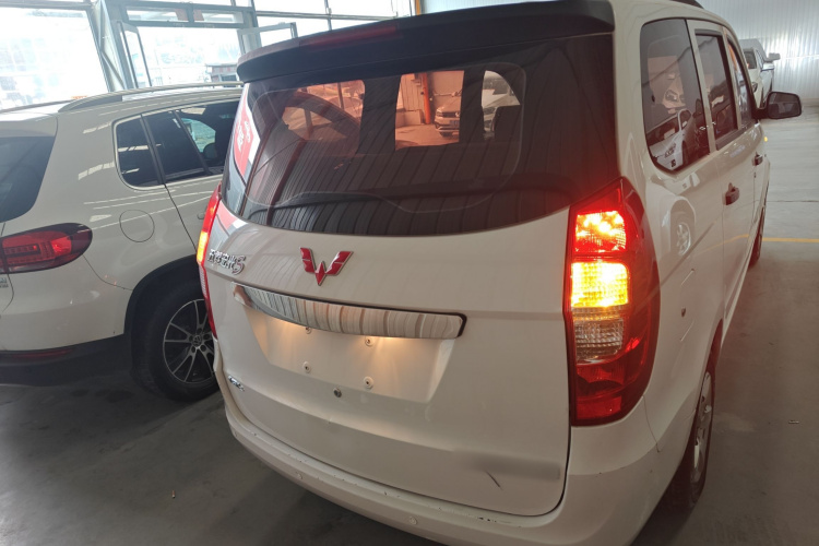 五菱汽车 五菱宏光 2018款 1.5L 经典款S基本型车身外观6004