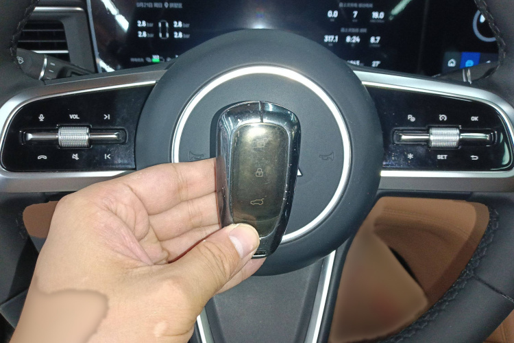 理想汽车 理想ONE 2021款 增程6座版中控内饰7001