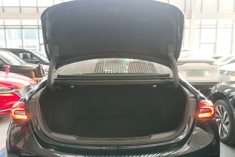 别克 君越 2019款 28T 豪华型机舱底盘23