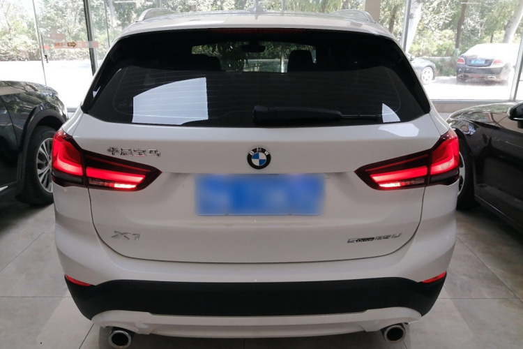 宝马X1 2022款 sDrive25Li 领先型车身外观6004