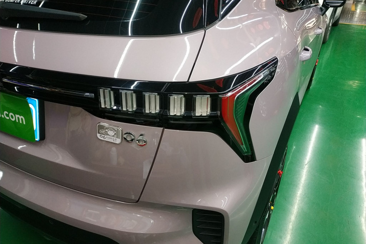 领克06 2021款 1.5T Shero粉色特别版车身外观9