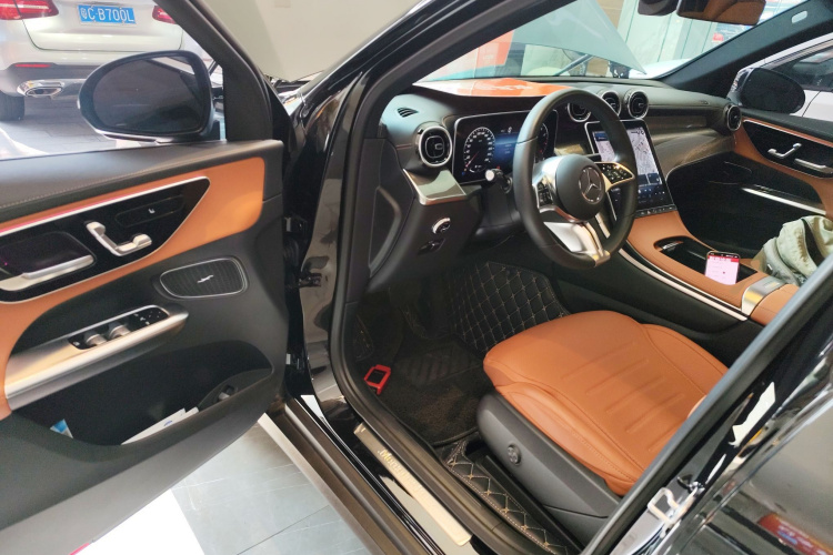 奔驰GLC 2023款 改款 GLC 260 L 4MATIC 动感型 5座中控内饰20