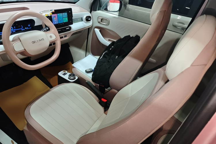 吉利银河 2025款 210km 熊猫卡丁中控内饰19