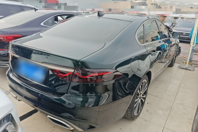 捷豹XFL 2024款 2.0T P250 两驱尊享豪华版车身外观7