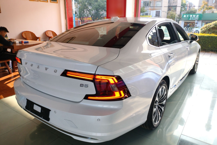沃尔沃S90 2023款 B5 智逸豪华版车身外观7